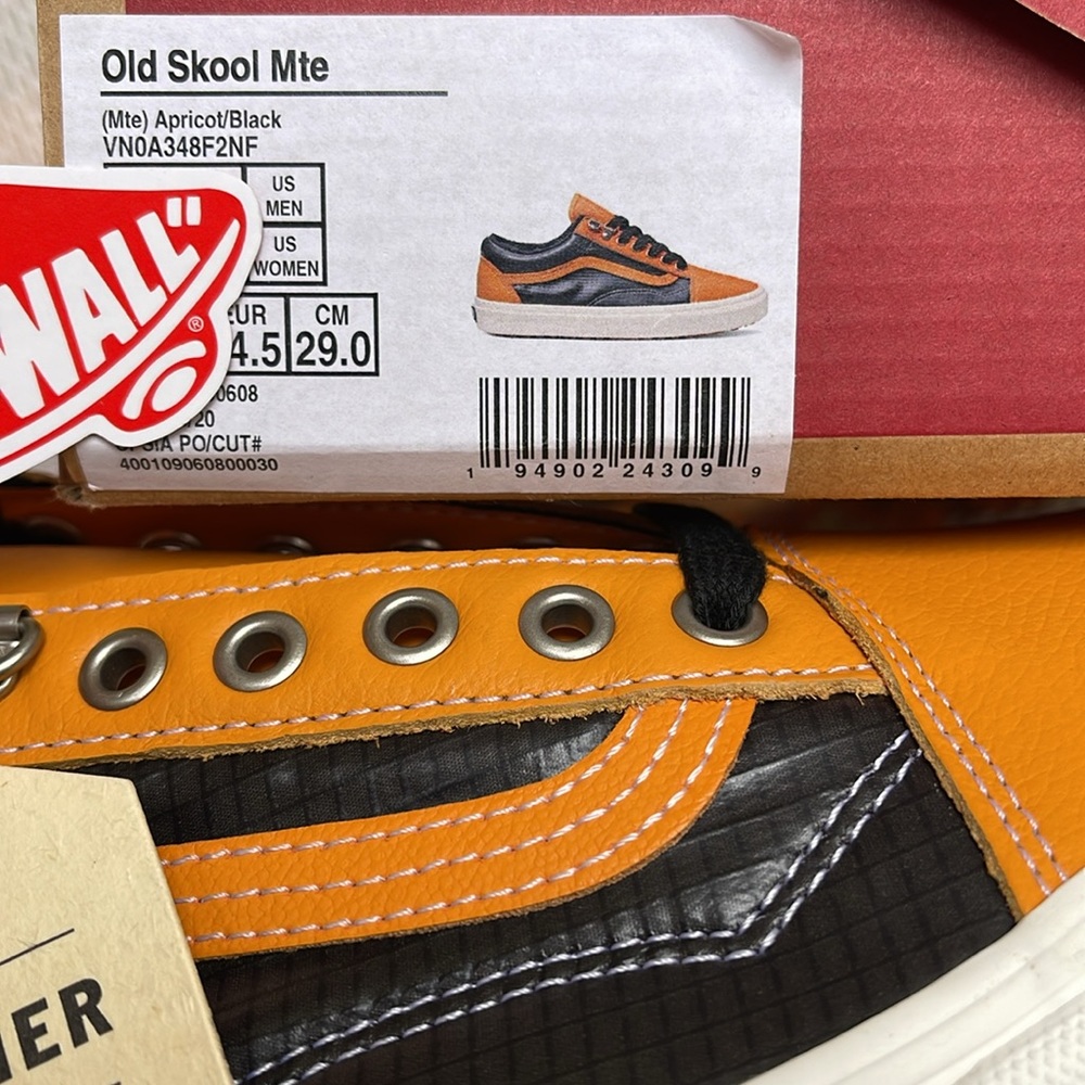 Vans Men’s Old Skool Mte (Mte) Apricot/Black
VN0A348F2NF
Sneakers All Weather - Picture 16 of 16